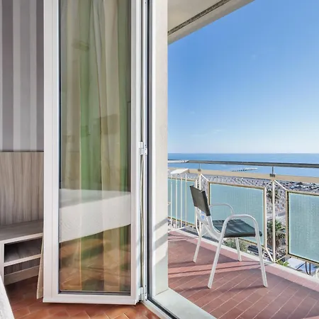 Miramare Hotell 3*